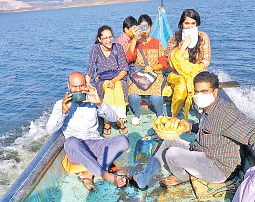 
Anushka Shetty takes a boat ride during her temple visit
