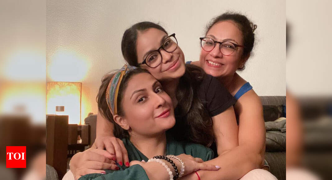 Urvashi Dholakia catches up with her girlfriends Sumona Chakravarti and ...