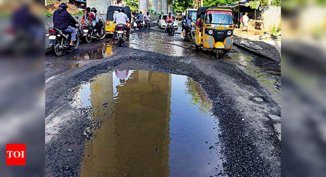 Rain-battered North Chennai roads now unmotorable | Chennai News ...