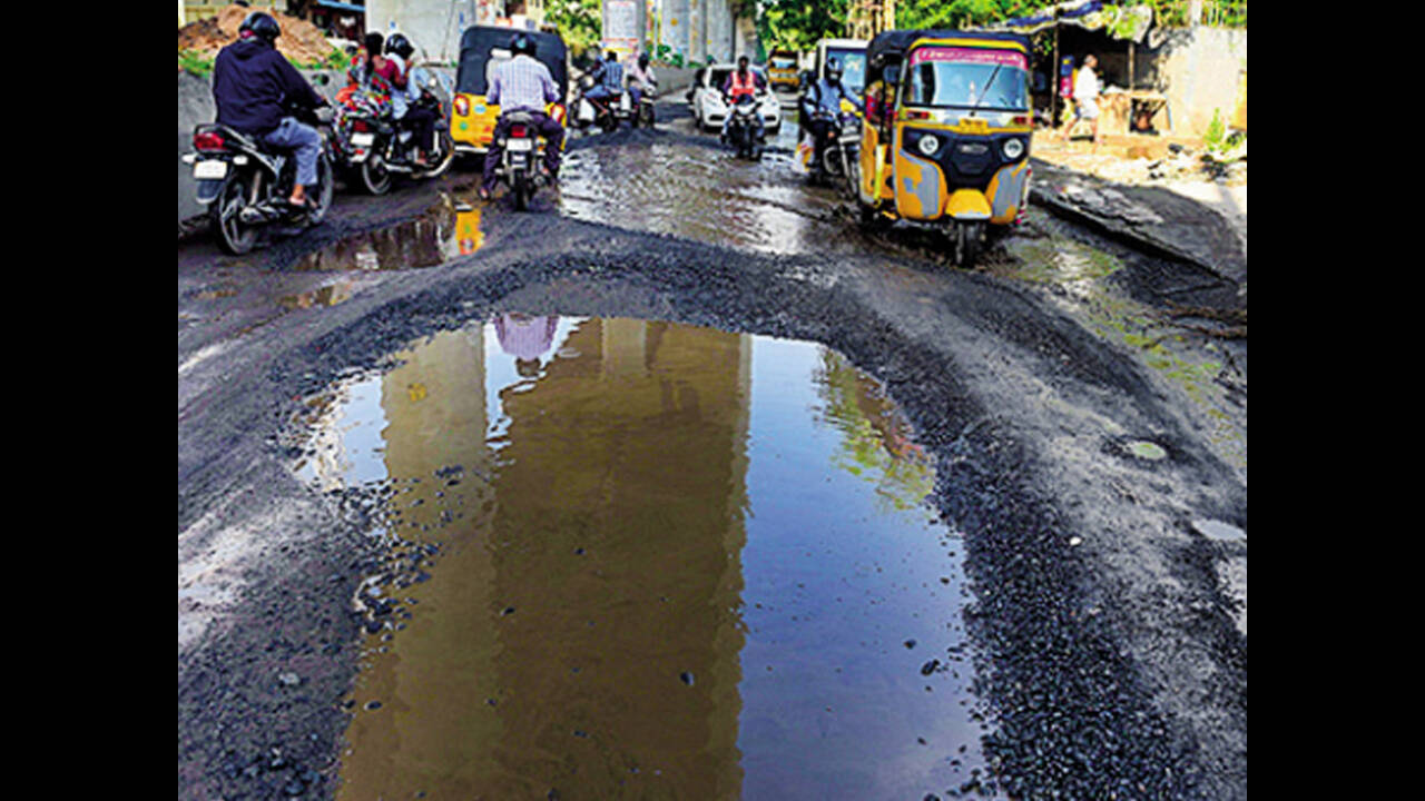 Rain-battered North Chennai roads now unmotorable | Chennai News - Times of  India
