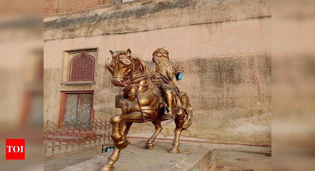 Statue of Maharaja Ranjit Singh vandalized in Lahore - Times of India