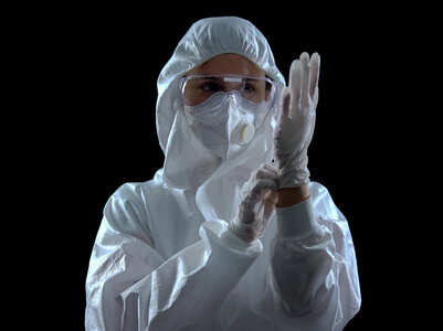 China holds fashion show to display its stylish PPE kits