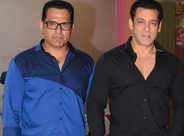 Salman celebrates bodyguard's birthday