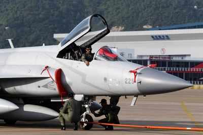 China, Pakistan fighter planes play war games