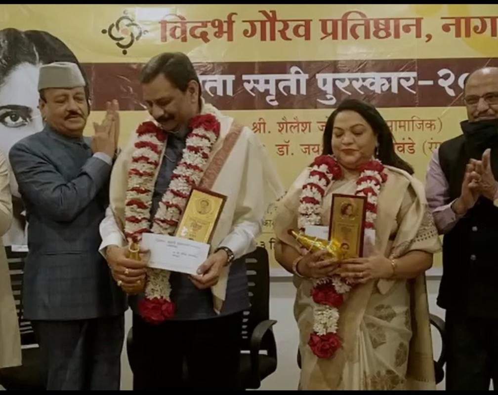 
Nagpur: Smita Smruti Awards presented to Shailesh Joglekar, Jayashree Kapse Gawande
