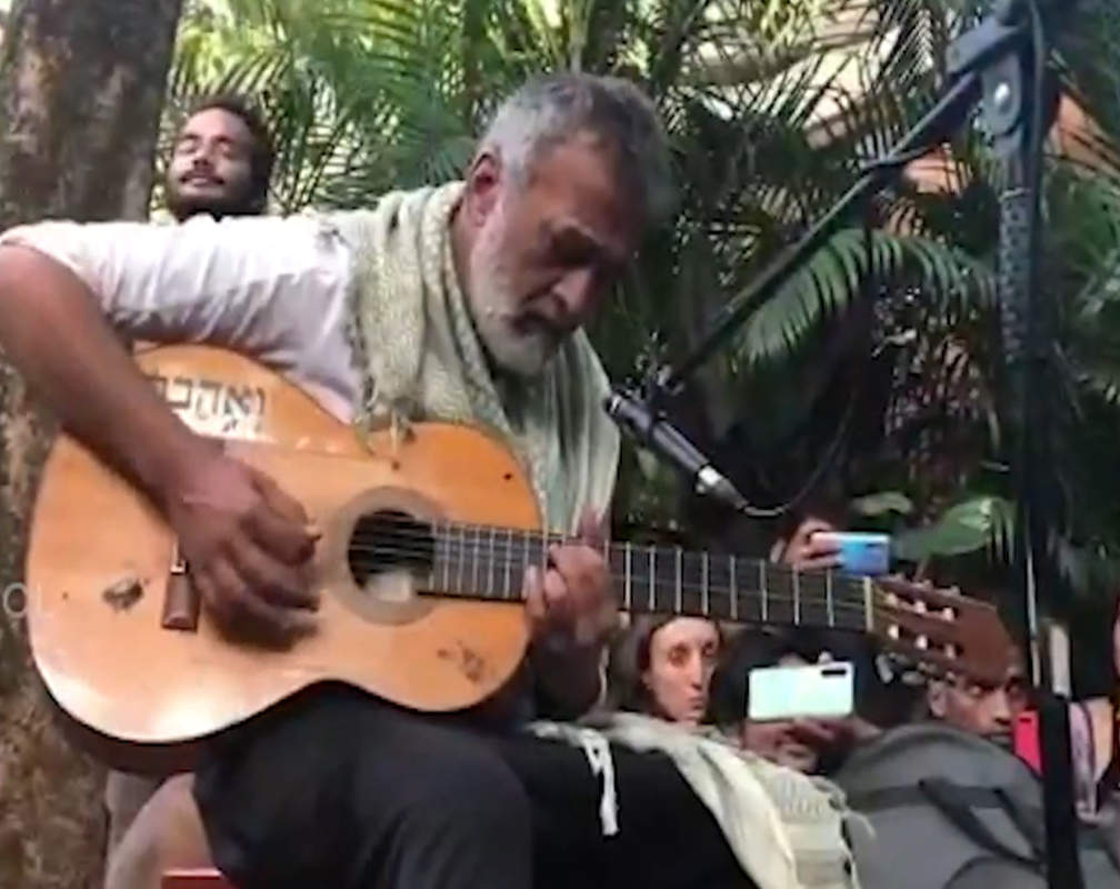 
Watch: Lucky Ali enjoys open air jam session in Goa with local musicians, singer performs 'O Sanam'

