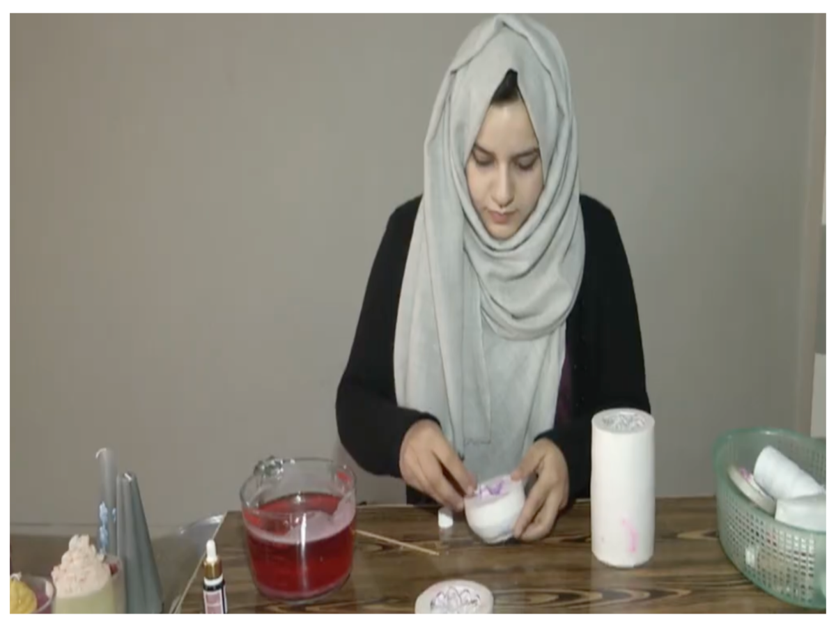 Kashmiri girl revives candle making culture in Srinagar