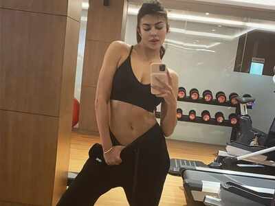 Jacqueline Fernandez shares mesmerising mirror selfie while showing off her washboard abs
