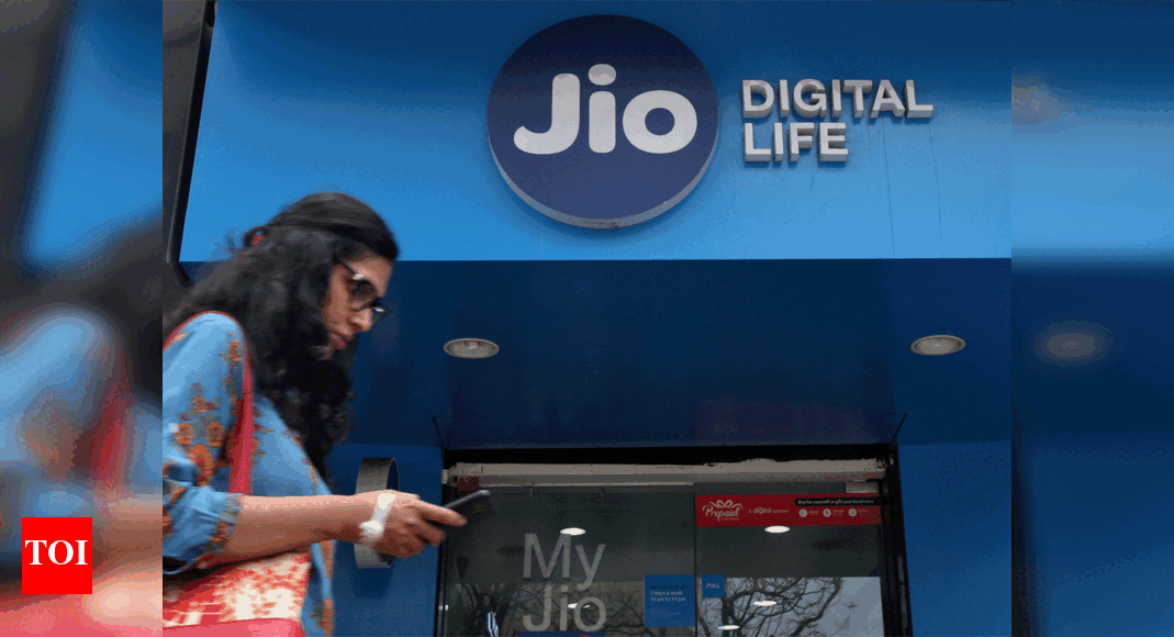 Reliance Jio alleges rivals inciting public by portraying it anti-farmer; Airtel, Vodafone-Idea refute charges | India Business News