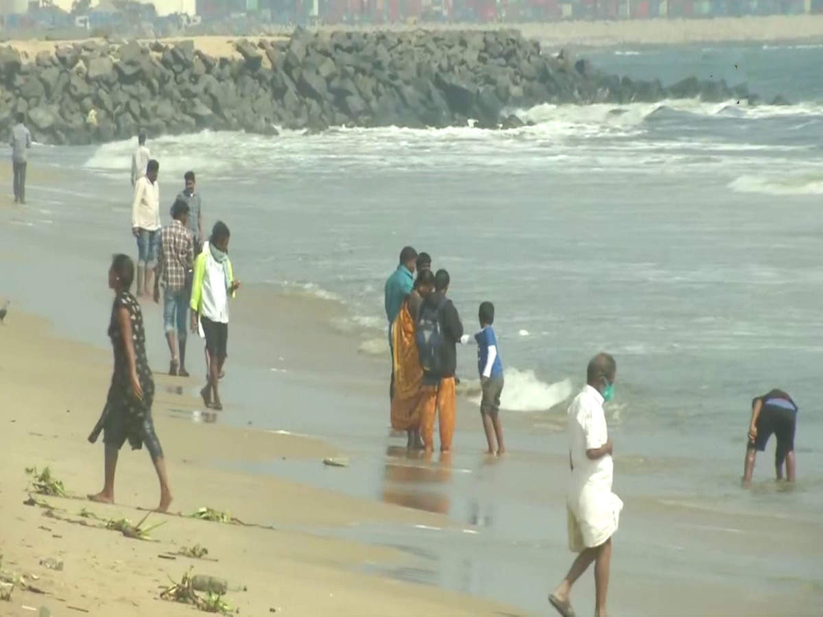 Locals spend quality time at Chennai’s Marina Beach after 8 months