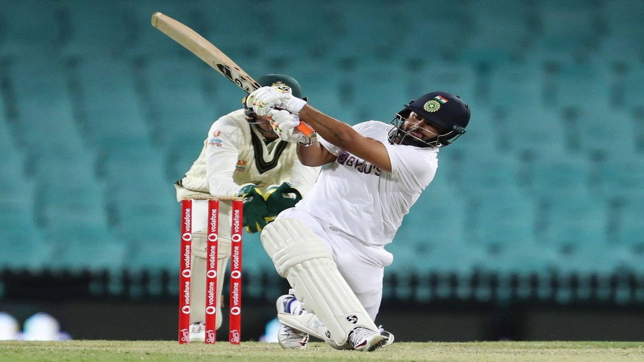 Tiger wearing a green cricket jersey aggressive pose with a cricket bat in  hand. Stock Illustration | Adobe Stock