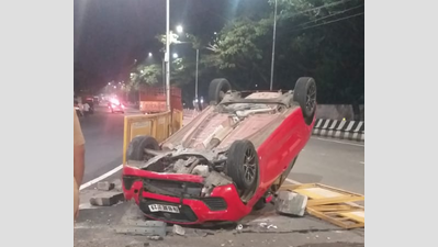 SUV overturns on OMR in Chennai