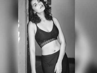 Anuja Sathe sets the cyberspace ablaze with her latest alluring post