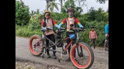 ‘Tandem Couple’ does 200km on a fat tandem bike