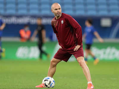 Andres Iniesta out for four months after operation