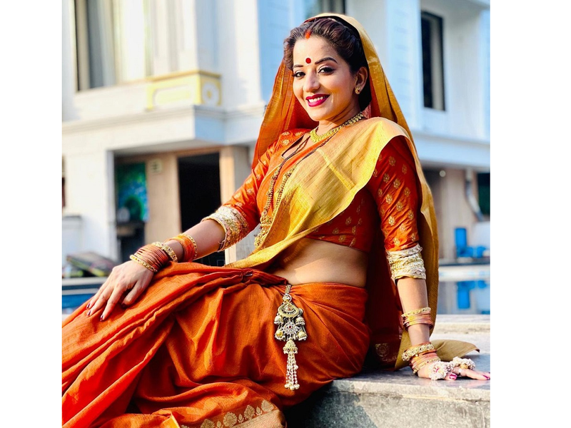 Photos Bhojpuri Actress Monalisa Looks Enthralling In Her Handloom Saree Look Bhojpuri Movie News Times Of India