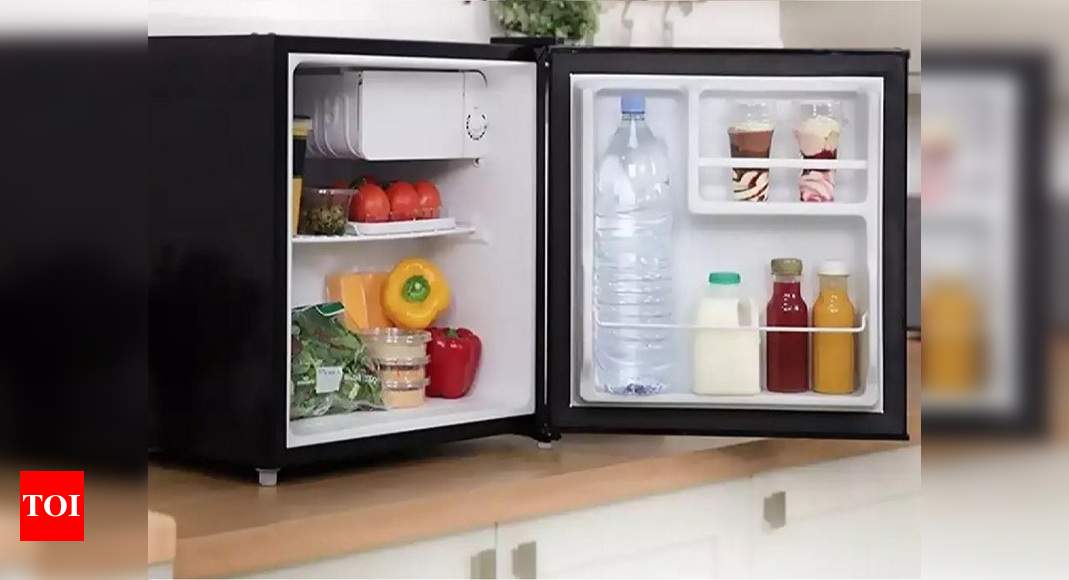 Haier 2.7-cu ft Freestanding Mini Fridge Freezer Compartment (Black) at