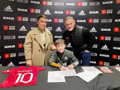 Wayne Rooney a 'proud dad' after son Kai signs for Manchester United
