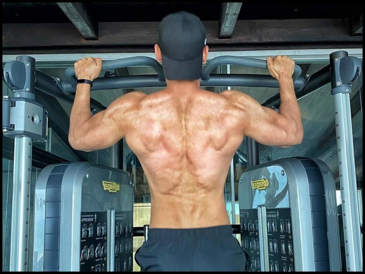 John Abraham Shells Out Major Fitness Goals As He Shows Off His Well Toned Body Leaves Dostana Co Star Abhishek Bachchan And Fans Impressed Hindi Movie News Times Of India