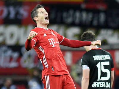 Robert Lewandowski sends Bayern top of the table with last-gasp winner