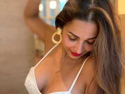 Malaika Arora looks radiant as she poses for a stunning photo