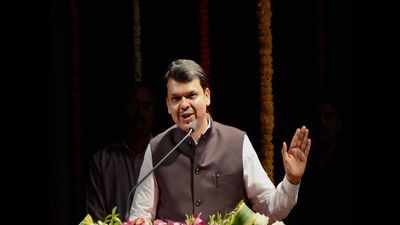 Issue is not about credit, read Saunik report: Devendra Fadnavis