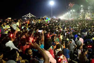 Covid-19: Tamil Nadu bans New Year celebrations on beaches, roads and at hotels | Chennai News