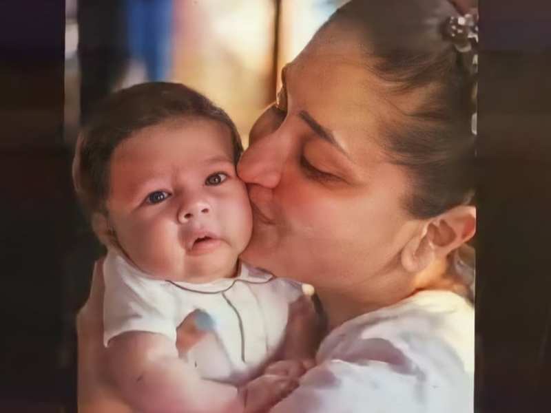 Throwback: Kareena Kapoor Khan kissing Taimur on his cheek is the cutest  thing you will see today | Hindi Movie News - Times of India