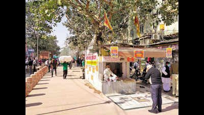 Chandni Chowk revamp: Bid to remove temple fails