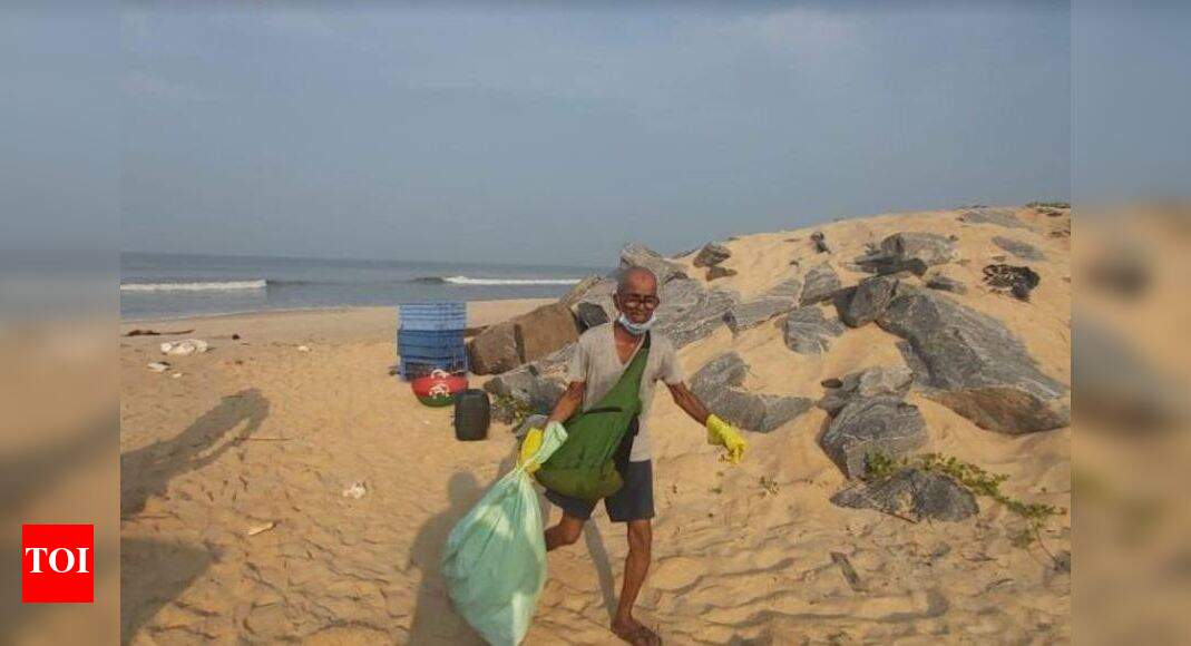 At 74, he walks, cleans Chitrapur Beach for 3 hours every day | Mangaluru News - Vimarsana News
