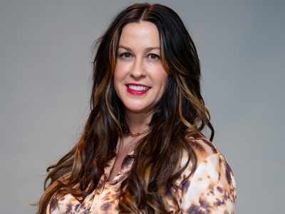 Alanis Morissette finds some of the Christmas carols 'devastating ...