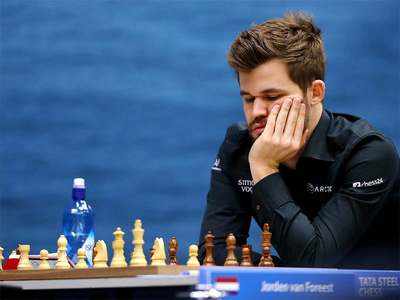 Airthings Masters: Carlsen turns up the heat to join leaders