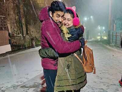 Ankush Hazra and Oindrila Sen relish snowfall in Shimla