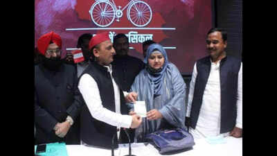 Uttar Pradesh: Urdu poet Munawwar Rana's daughter Sumaiya joins ...