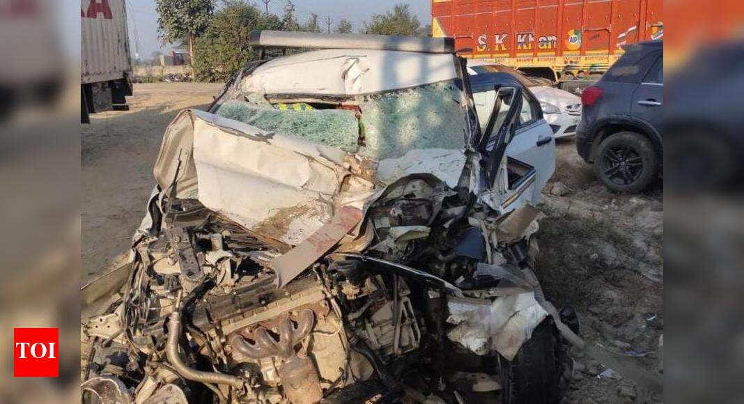 Man dies, 3 hurt as car rams into truck in Firozabad | Agra News ...