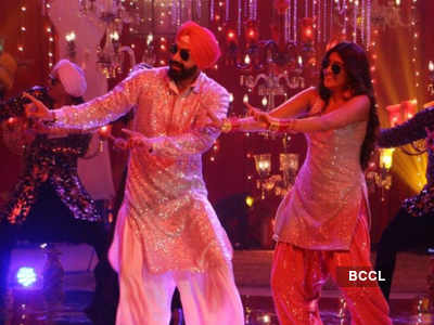 Choti Sardarni actors Nimrit Kaur Ahluwalia and Avinesh Rekhi’s New Year special dance performance; see pics