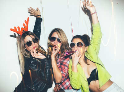 Ways in which the New Year party damaged your skin