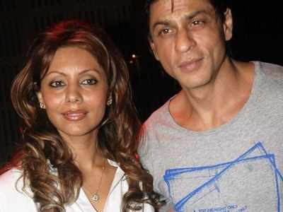 Gauri Khan sends out early New Year wishes with a throwback PHOTO of Shah Rukh Khan