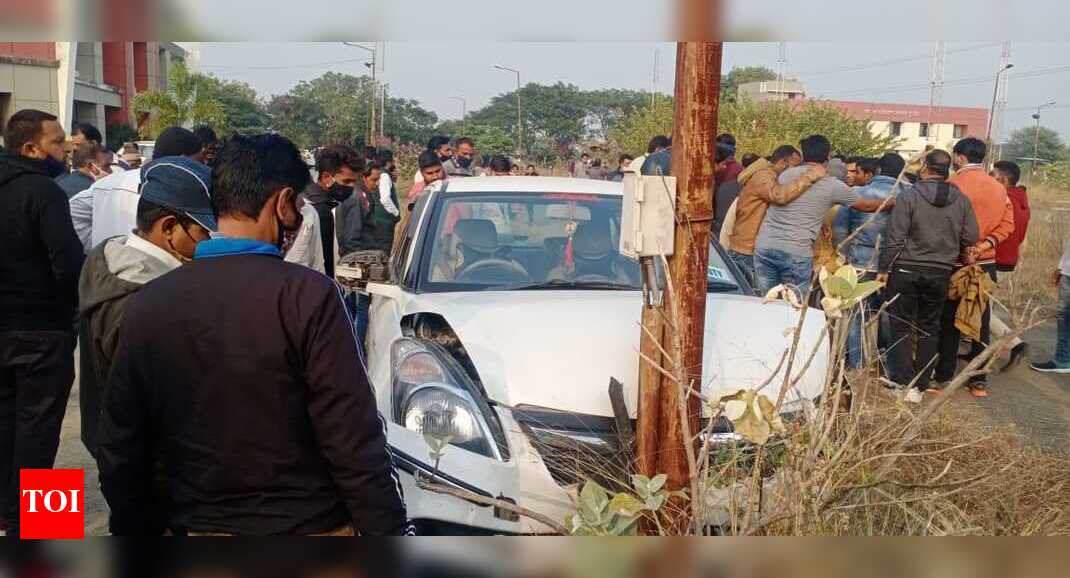 Indore: Appearing for driving test, learner driver crashes car into ...