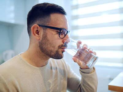 Man nearly dies having excess water to cure COVID!