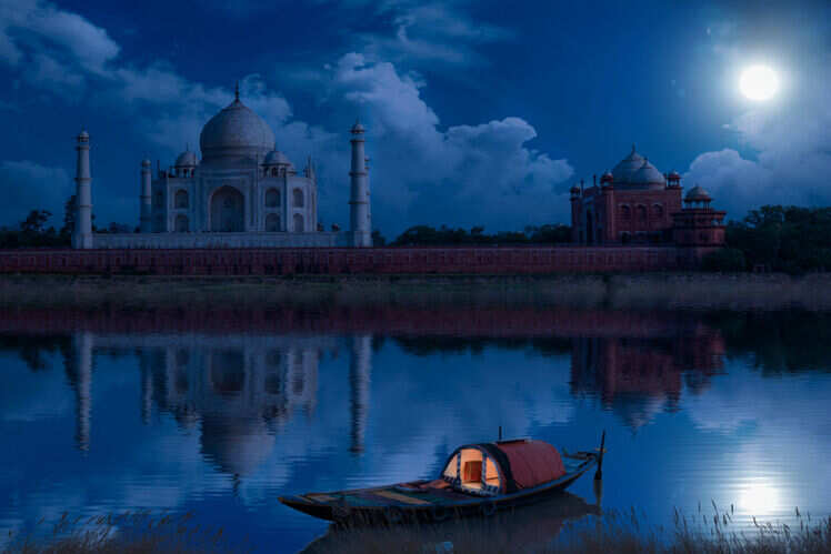 ​Visiting the Taj Mahal on a full moon night