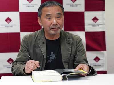 Haruki Murakami urges politicians to speak sincerely about virus