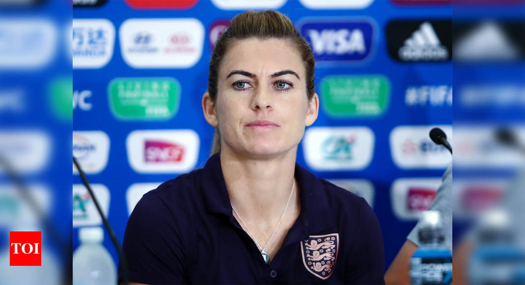 Karen Carney deletes Twitter account after abuse over Leeds