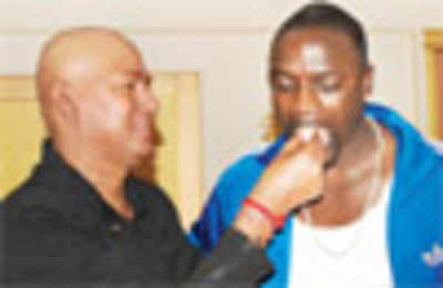 Akon spends b'day with Aadesh