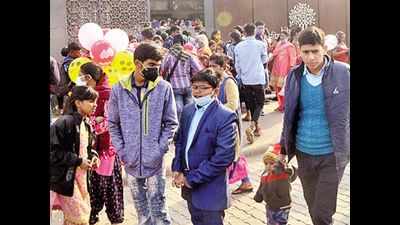 Patna: Thousands throng parks, museums to celebrate New Year