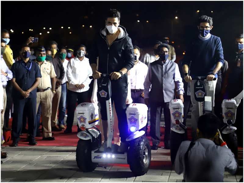 Akshay Kumar attends electric scooter launch for Mumbai Police