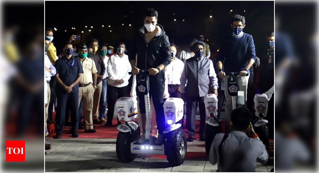 Akshay Kumar Attends Electric Scooter Launch For Mumbai Police Events