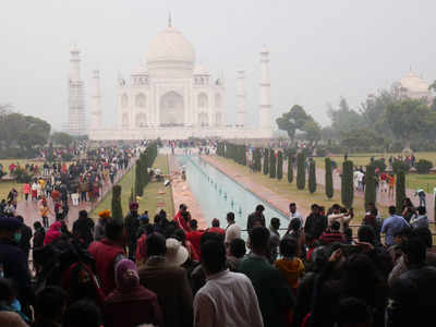 Daily cap removed, Taj Mahal sees over 20K visitors