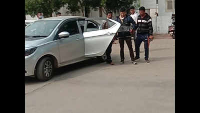 Gujarat: Cop caught ferrying liquor for bootlegger