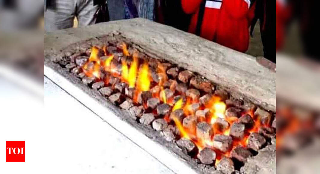 Uttar Pradesh: Kaushambi jail inmates cook rotis in traditional manner ...